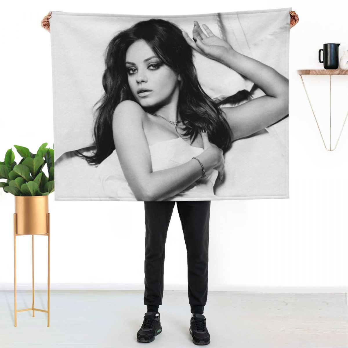 hot mila Throw Blanket cosplay - Anime Cosplay Idea 评论和价格